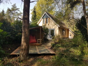 huisje Drenthe met meditatiehuisje